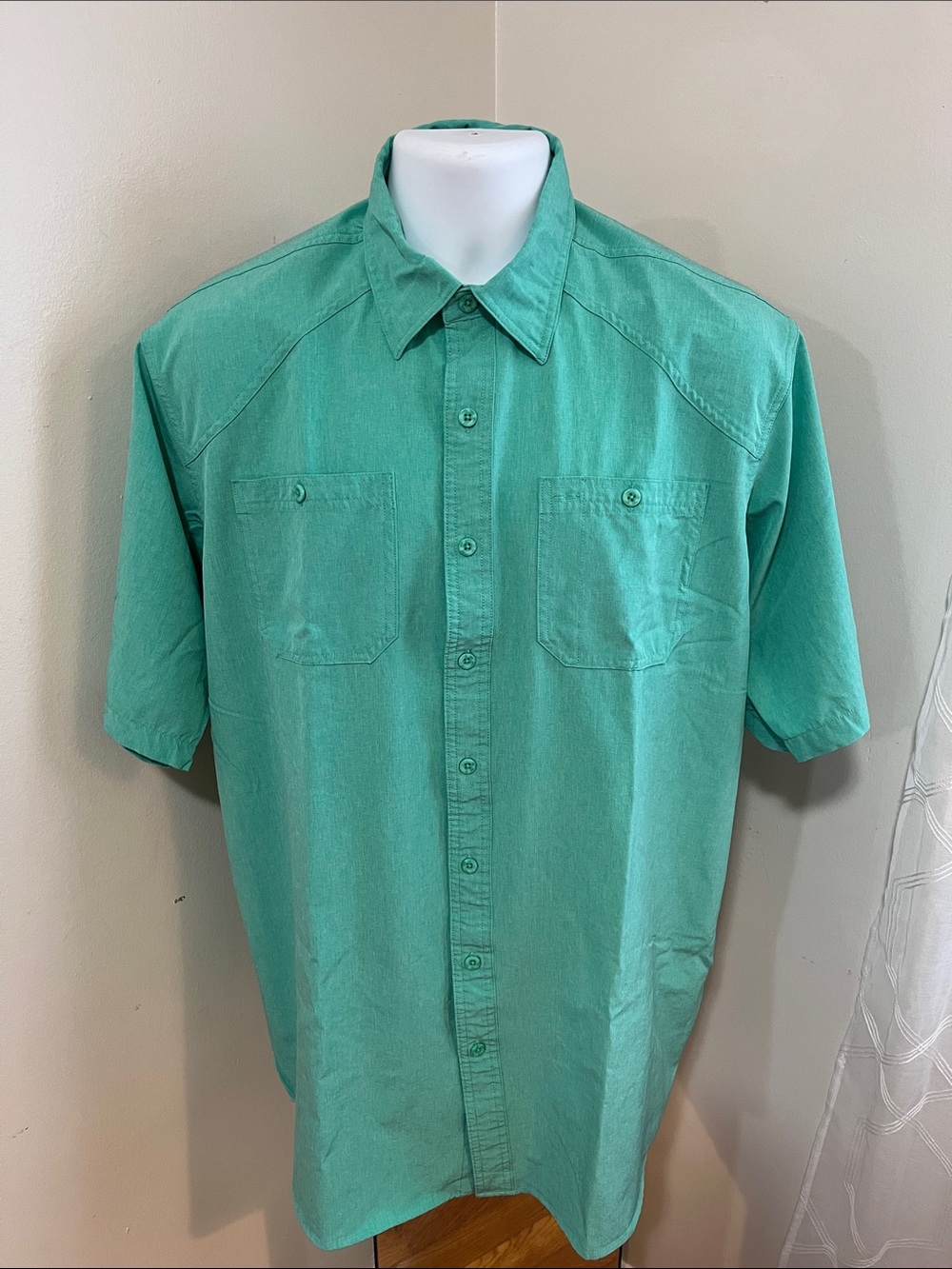 Men's Casual Short-Sleeve Button-Down Shirt in Aqua Green
